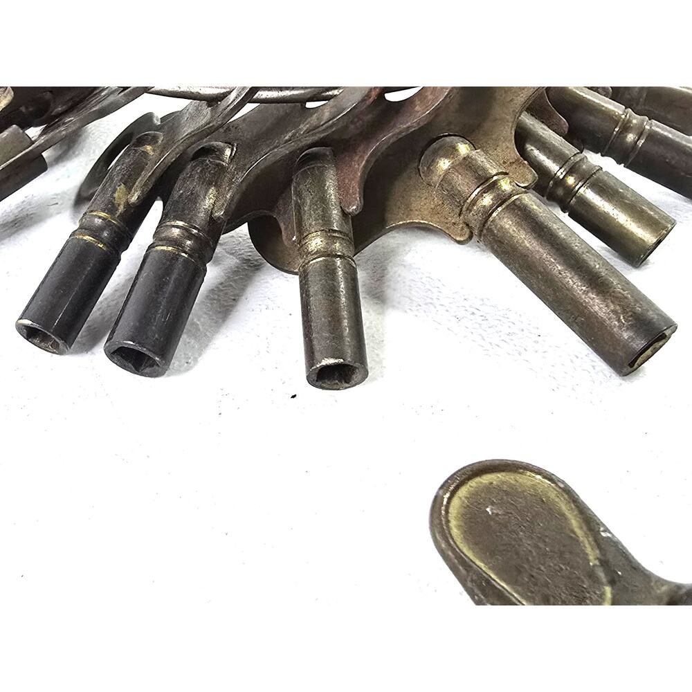 Vintage Clock Key Lot - Picture 4 of 10